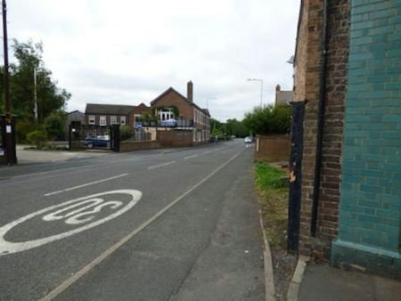 Flat to rent on - Photo 5