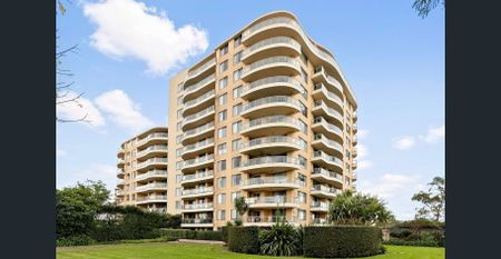A Unique apartment with good size North facing courtyard - Photo 3
