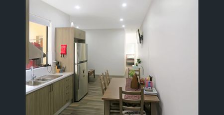 Modern Residence In Convenient Location - Photo 5