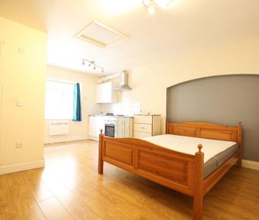 3 bedroom flat to rent - Photo 2