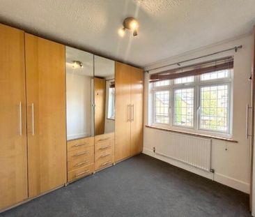 Beechfield Gardens, Romford. RM7 0EJ, Property for rent - Photo 2