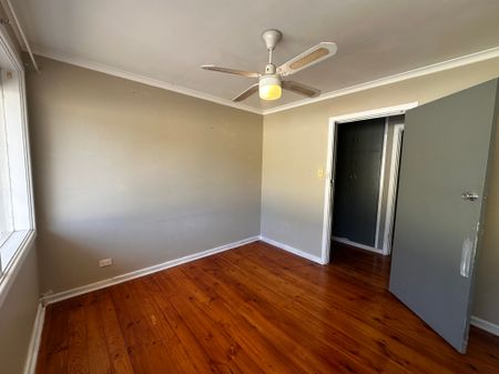 Three bedroom home - Photo 4