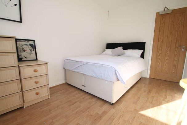 Broadfield Walk, Birmingham City Centre, B16 - Photo 1