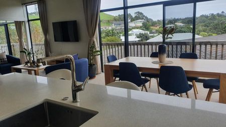 Modern and serene three-bedroom home with ... - Photo 3