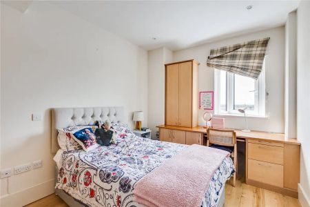 2 bedroom flat in Brewhouse Lane - Photo 4