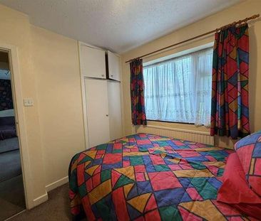 Claire Gardens, Stanmore, HA7 - Photo 4