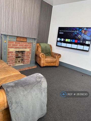 4 bedroom terraced house to rent - Photo 2