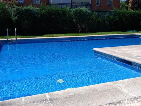 Piso de alquiler en Calle de Marbella, 14, Mirasierra - Photo 2