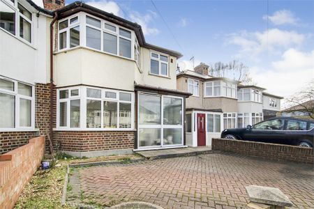 3 bed semi-detached house to rent in Drayton Gardens, West Drayton, UB7 - Photo 4