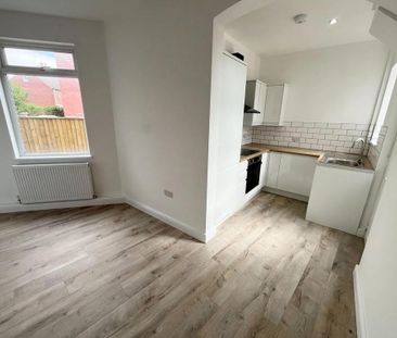 3 bedroom end of terrace house to rent - Photo 3