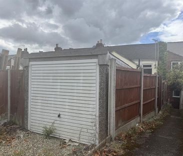 2 bedroom end of terrace house to rent - Photo 2