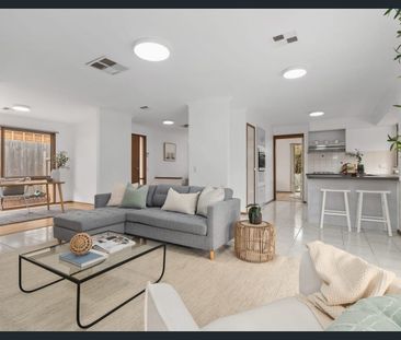 Spacious Family Home with Multiple Living Zones & Outdoor Entertaining - Photo 2