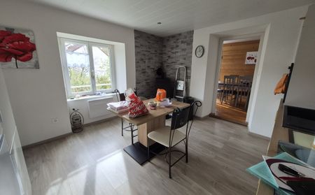 PONTARLIER - APPARTEMENT DE TYPE 3 - GARAGE - BALCON - CAVE - Photo 3