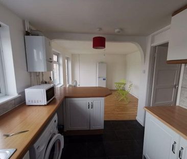 1 bedroom in a house share to rent - Photo 2