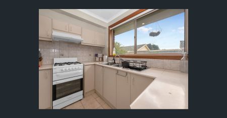 Walking distance to train station, shops and cafes - Photo 4