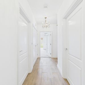 3 bed detached house to rent in Field Maple Gardens, High Wycombe, Buckinghamshire, HP10 9FN - Photo 2