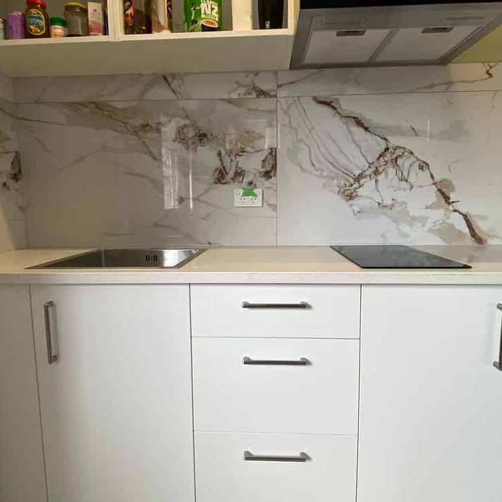 Spacious Furnished Ensuite with Kitchenette - Photo 1