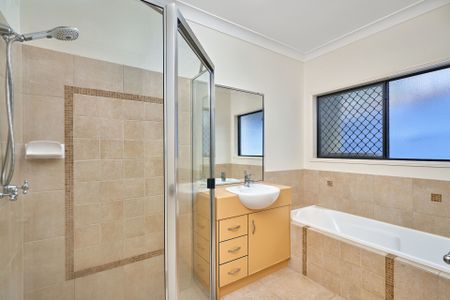 SPACIOUS FAMILY ENTERTAINER IN SOUGHT AFTER SUBURB! - Photo 5