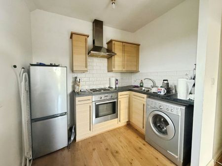 Longacres, BRIDGEND - Photo 3