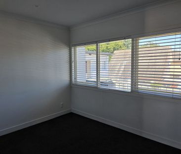 Modern Inner-City Living – Stylish 2-Bedroom Apart - Photo 2