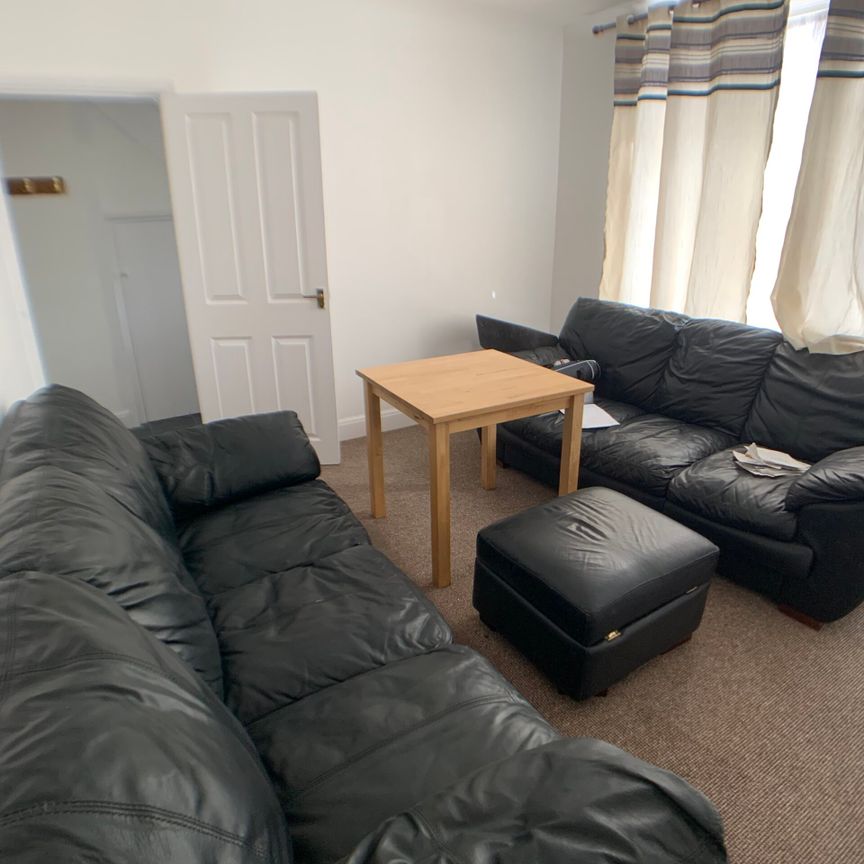 Thornton Avenue, West Drayton, UB7 9JU - Photo 1