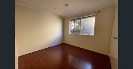 4 BEDROOM 2 BATHROOM 2 GARAGE FAMILY HOME!!! - Photo 2