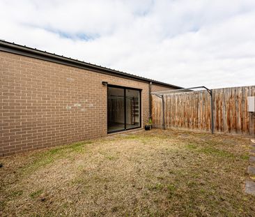 16 Landsby Drive, Avondale Heights VIC 3034 - Photo 1