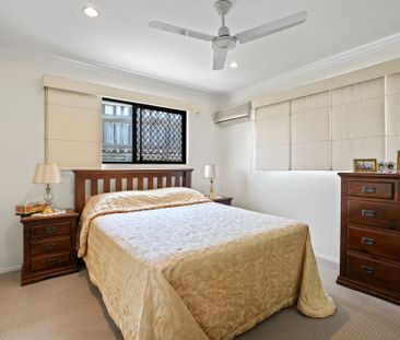 :: NEAT AS A PIN DUPLEX WITH A BONUS POWERED SHED! - Photo 4