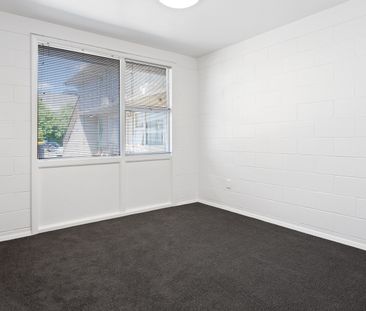 Refurbished, Sunny 2 Bedroom Unit in St Albans - Photo 5