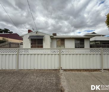 Ideal Family Home in Sunshine - Photo 1