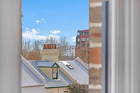 Top Floor, Sun Drenched Apartment in Perfect Potts Point Location - Photo 2