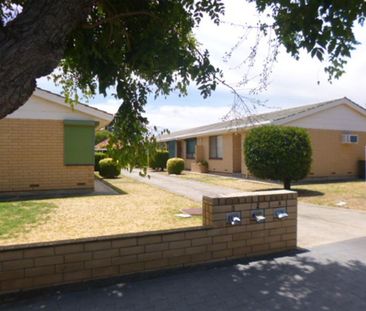 Two bedroom unit in quiet location - Photo 6