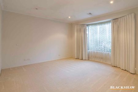 Spacious home in prestigious & peaceful Krantzcke Circuit - Photo 4
