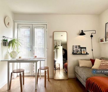 Studio to rent - Photo 1