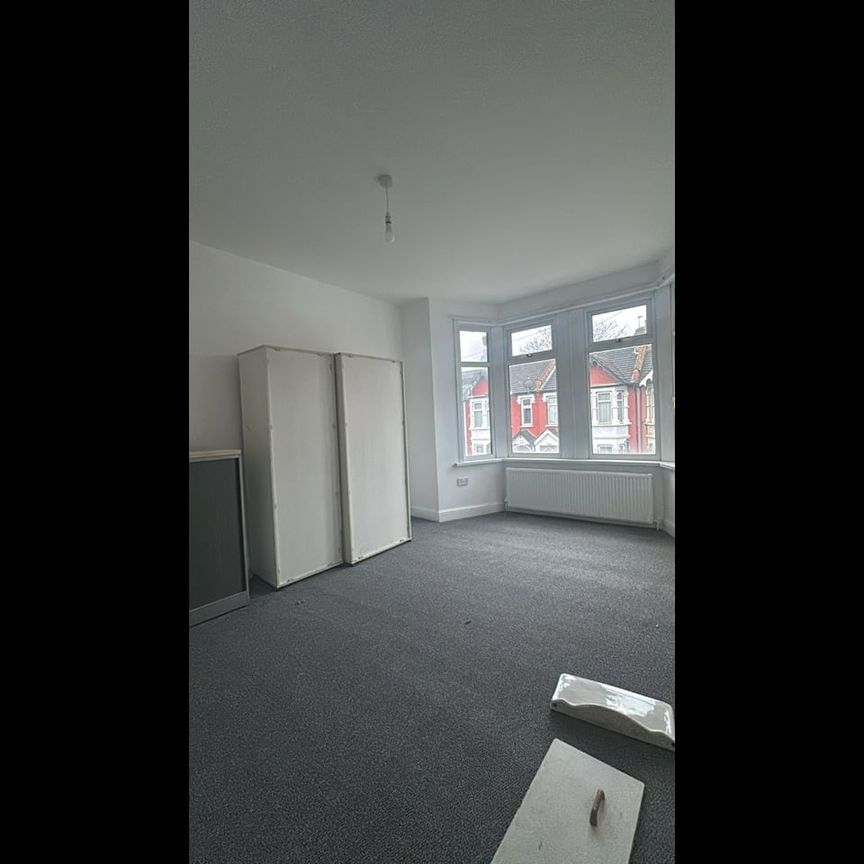 4 Bed Terraced House, Lathom Road, E6 - Photo 1