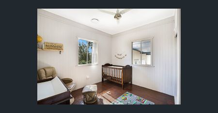 Spacious Four-Bedroom Family Home with Character and Comfort - Photo 2