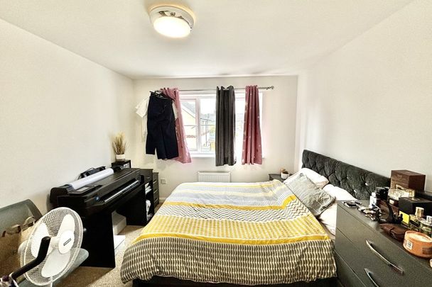 21 Rathbone Crescent - Photo 1