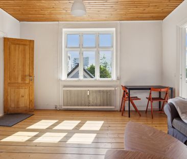 STOR OG DELEVENLIG 4-VÆRELSES LEJLIGHED I NØRRESUNDBY - Foto 1