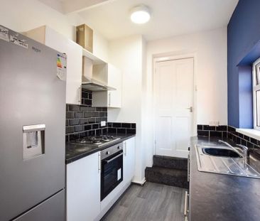 3 bedroom flat to rent - Photo 3