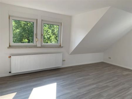 *4-Zi.-Dachgeschosswohnung in zentraler Lage* - Photo 2