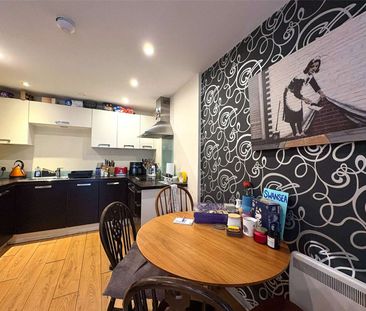 Fantastic Furnished Two Double Bedroom Apartment with an allocated ... - Photo 5