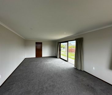 Super spacious and supper sunny! - Photo 2