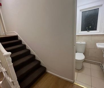 Room in a Shared House, Spacious Double Room In Queen's Park, W9 - Photo 3