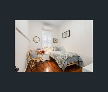 Classic Queenslander on Large Block – Walk to Waterfront, Schools &... - Photo 6