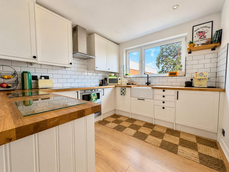 2 bedroom apartment to rent - Photo 4