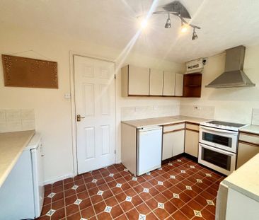 2 bedroom semi-detached house to rent - Photo 4