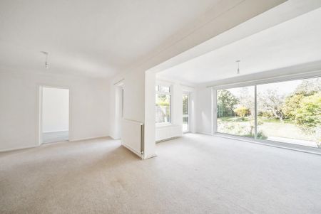 4 bedroom detached house to rent - Photo 4