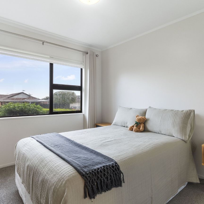 Perfect for Families or Professionals Seeking Modern Comfort 3 bedrooms house in a Prime Location - Photo 1