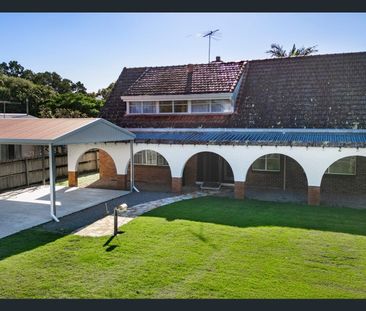 UNFORGETTABLE 1980'S CLASSIC HOME - Photo 1