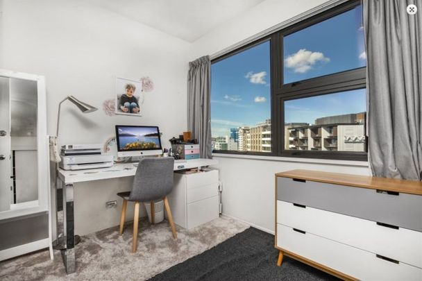 Beach Road Stunner! - Photo 1